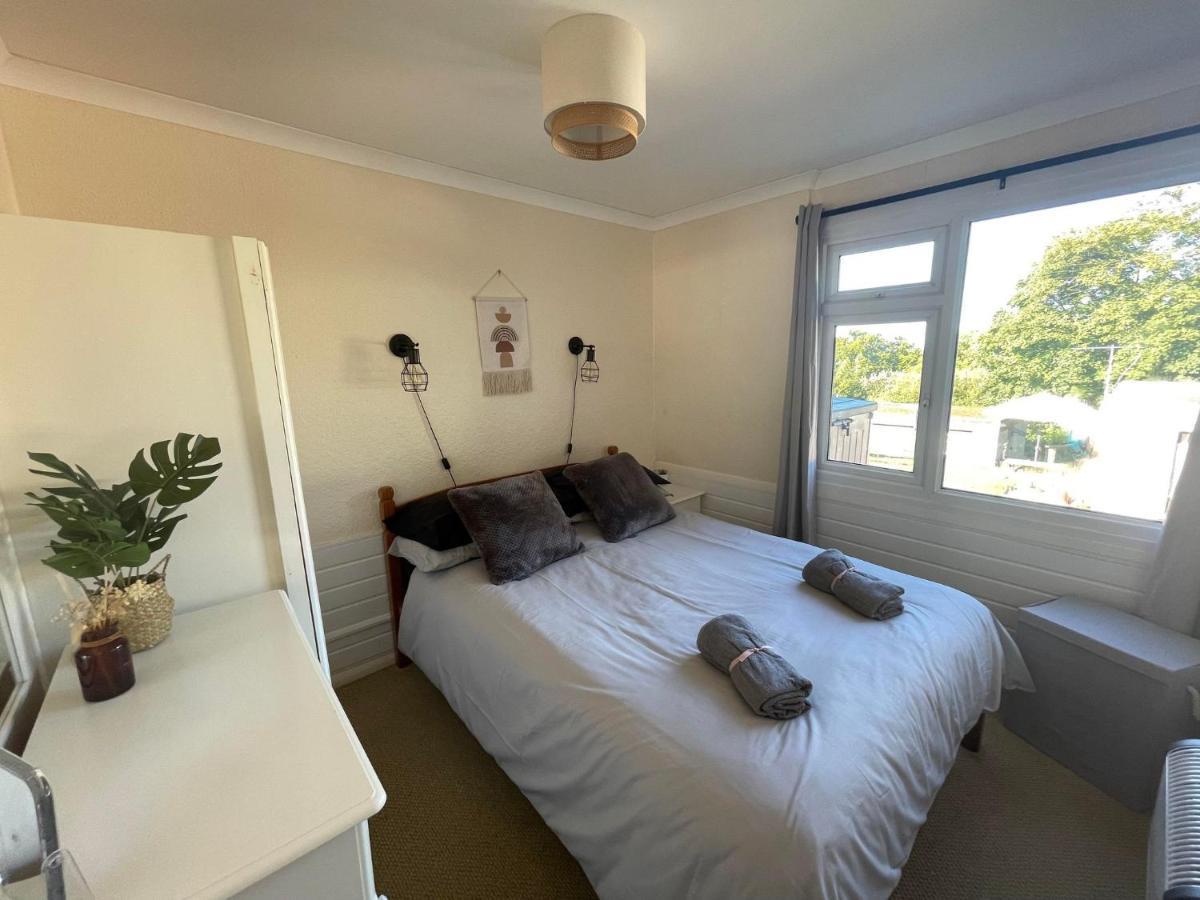 2 Bedroom Holiday Chalet Near Bude Kilkhampton Экстерьер фото