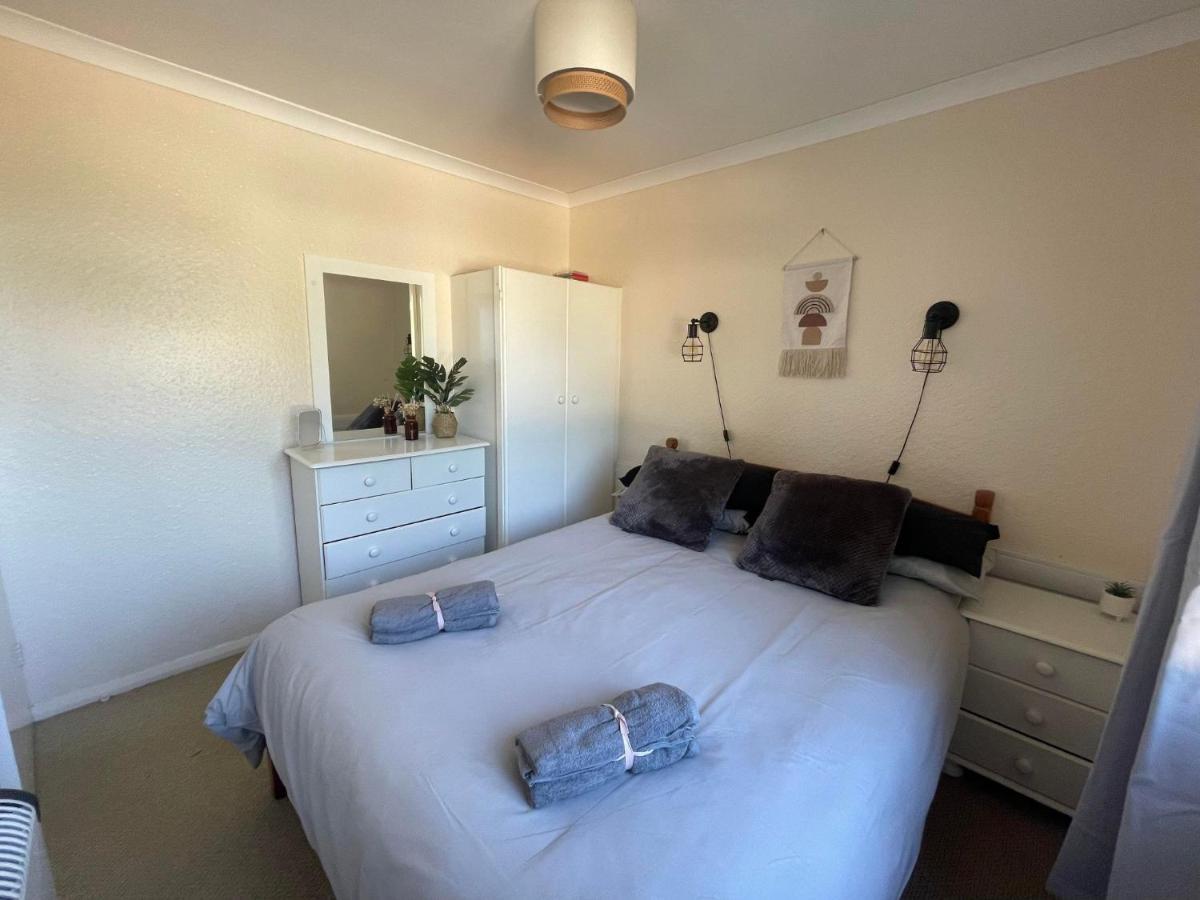 2 Bedroom Holiday Chalet Near Bude Kilkhampton Экстерьер фото